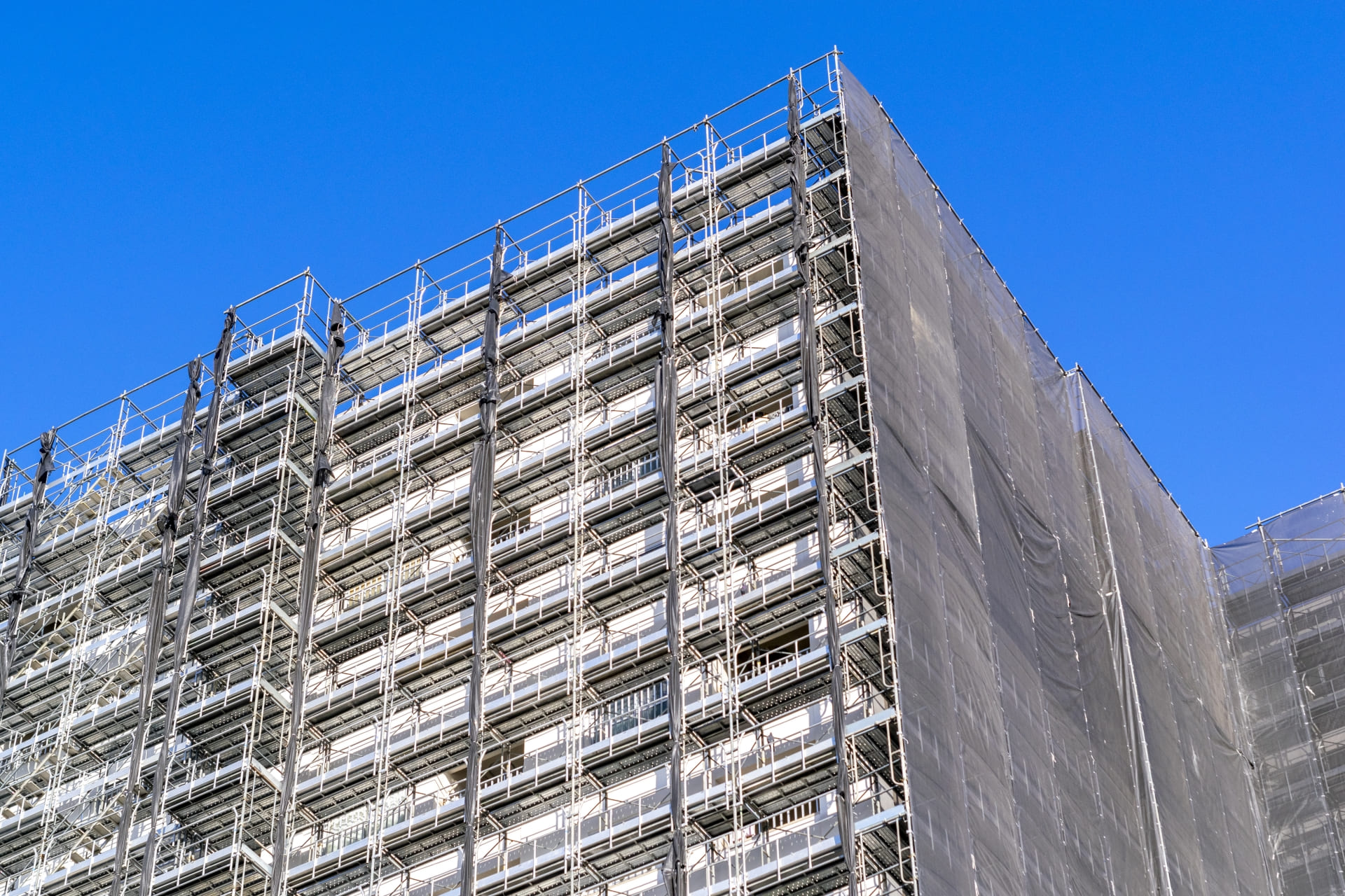 大規模改修・修繕工事の足場工事